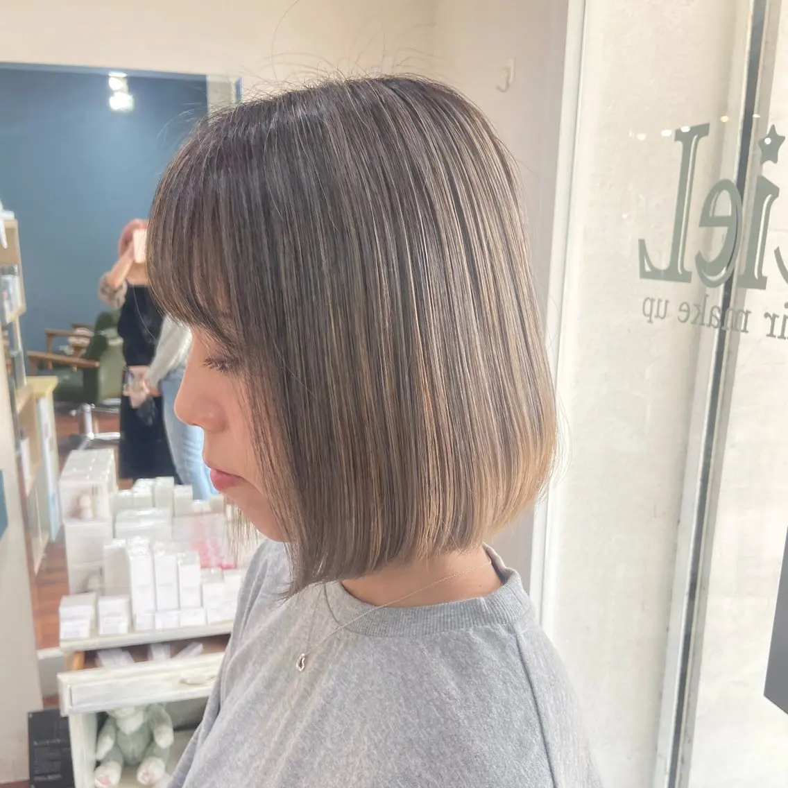 ミディアム カラー バレイヤージュ レイヤーカット 髪質改善/透明感 カラー/西川奈穂のヘアスタイル