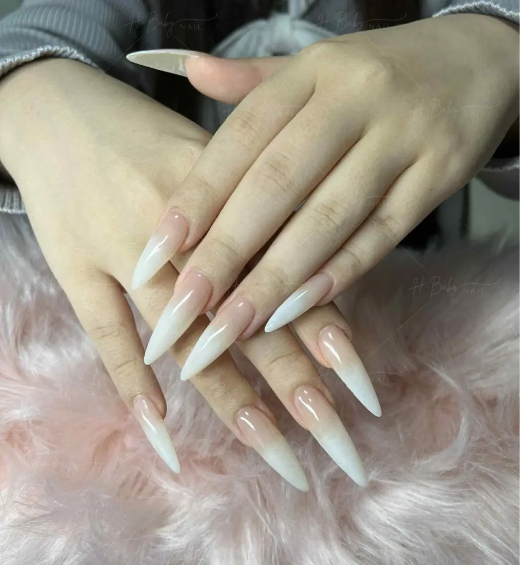 ネイル オーロラネイル フレンチネイル ジェルネイル ハロウィン キラキラネイル H.baby Nail Salonのネイルデザイン