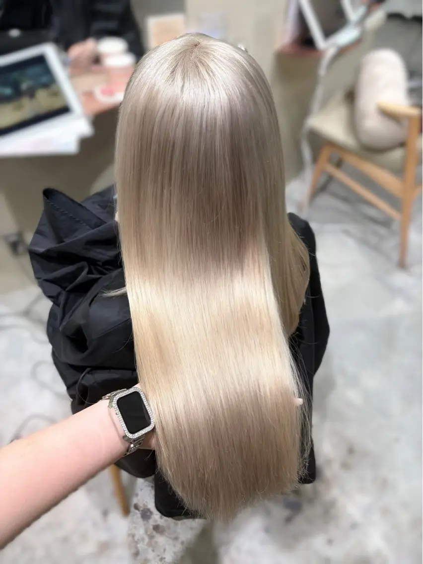 ロング ヘアカラー ✨艶々ベージュカラー 🫧/ Ririkaのヘアスタイル