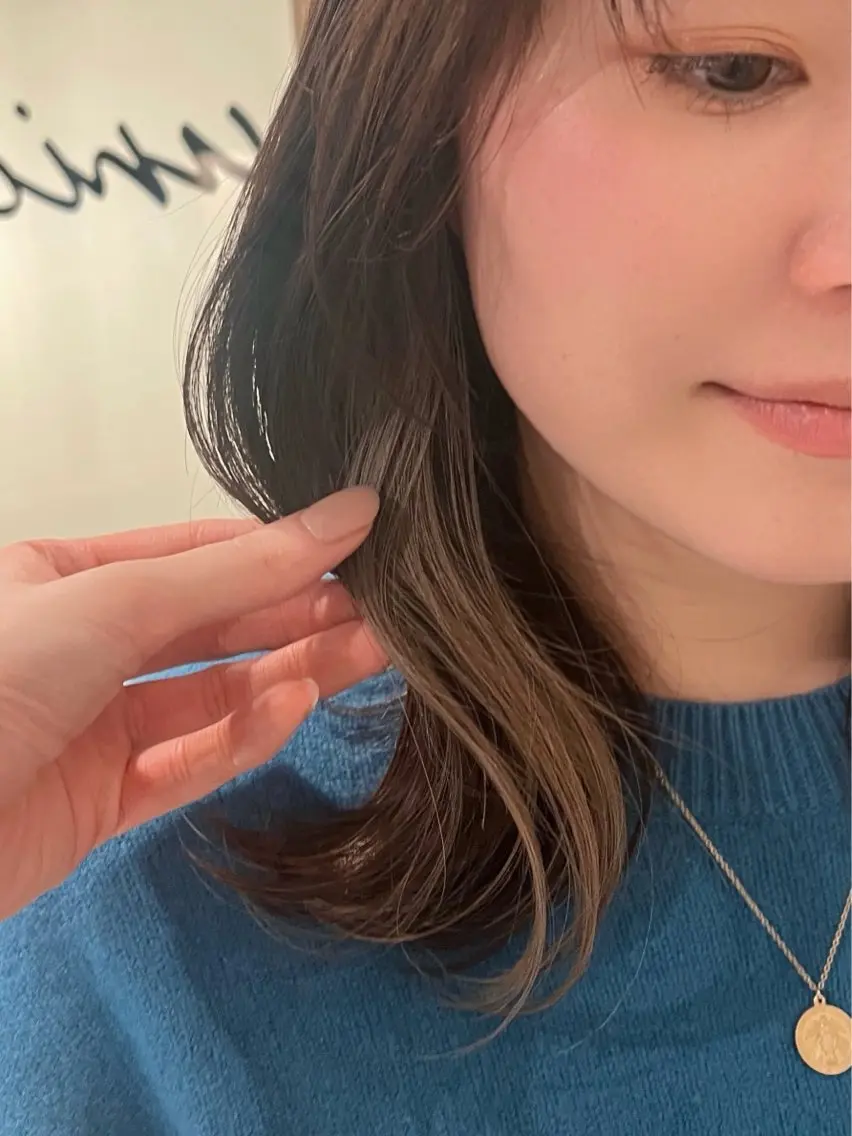 セミロング カラー イヤリングカラー ヘアカラー 工藤 梨花のヘアスタイル