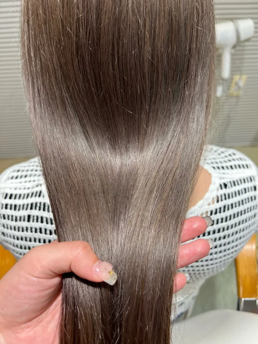 セミロング カラー momb 折戸結菜のヘアスタイル