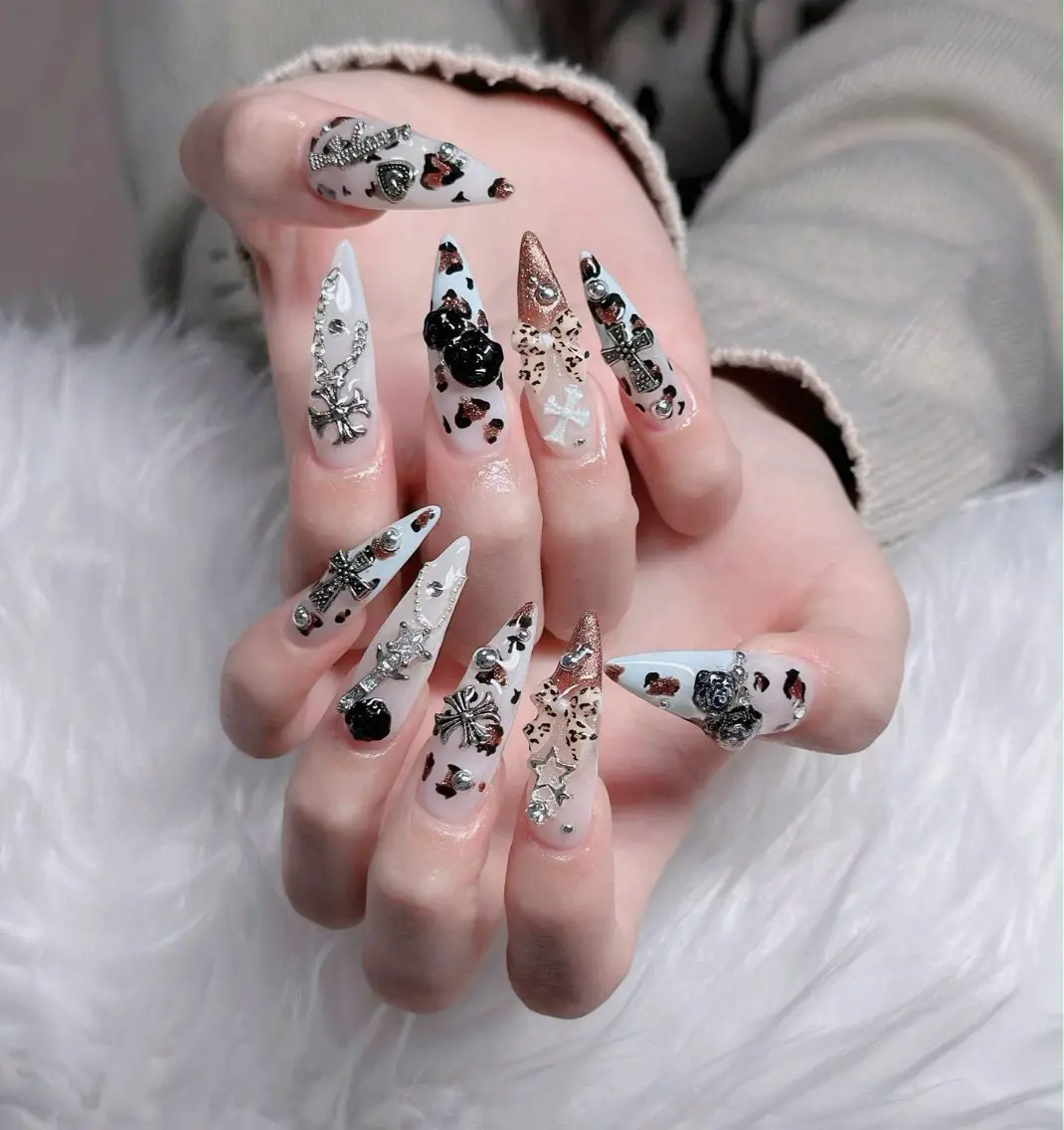 ネイル フレンチネイル ジェルネイル ガラスフレンチ ハロウィン ハート ハンドネイル H.baby Nail Salonのネイルデザイン