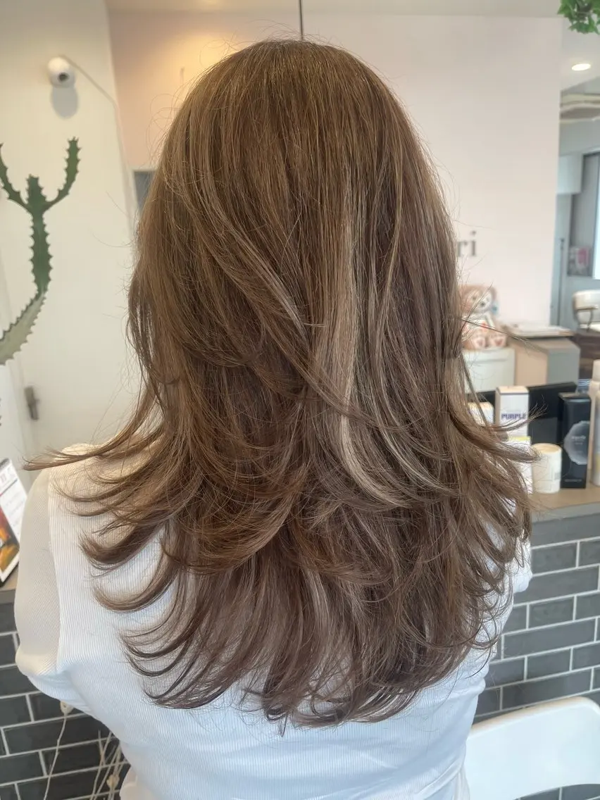 ミディアム カラー カット ヘアカラー トリートメント 海外レイヤー/ レイヤーカット/和田のヘアスタイル