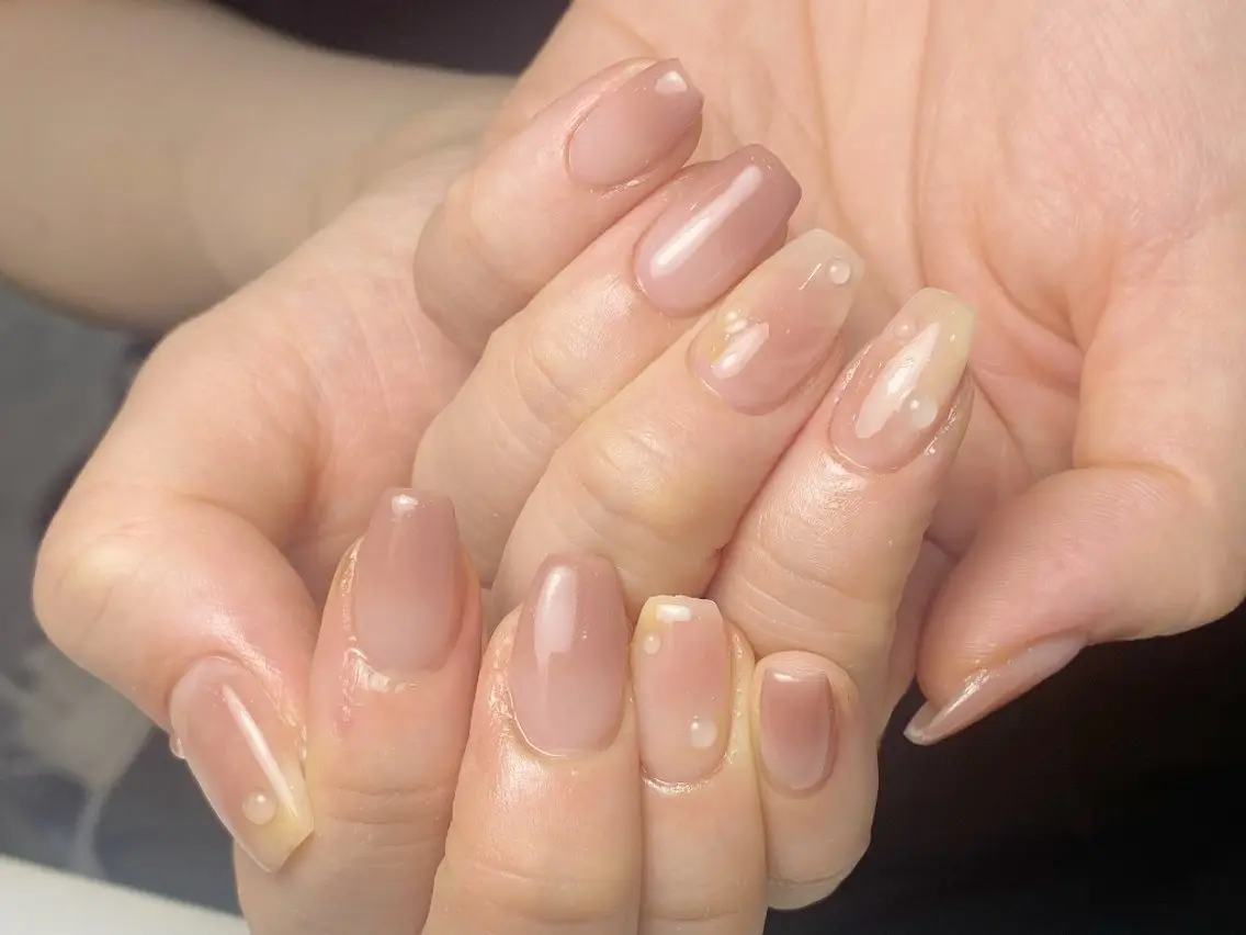 ネイル チークネイル フレンチネイル ジェルネイル ガーリー キラキラネイル ハンドネイル UM Nail Salonのネイルデザイン