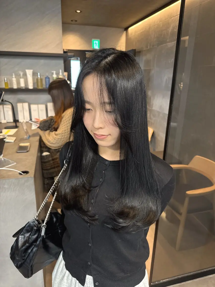 ロング カラー ヘアアレンジ 黒髪 ブルーカラー ブルーブラック 透明感カラー トリートメント 韓国ヘア指名率 No. 1小堀京介のヘアスタイル
