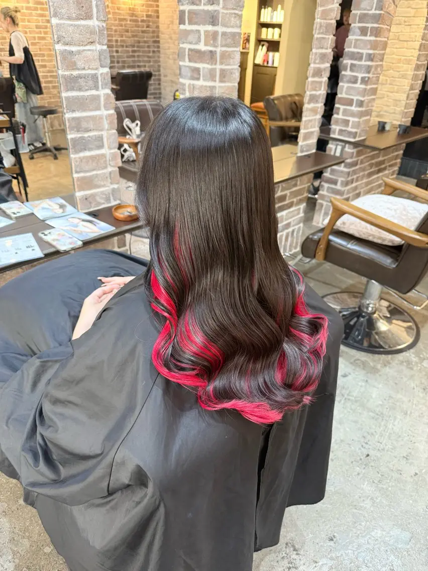 ロング カラー 黒髪 ブリーチ レッドカラー 艶カラー/インナー /グラデ/大西小百合のヘアスタイル