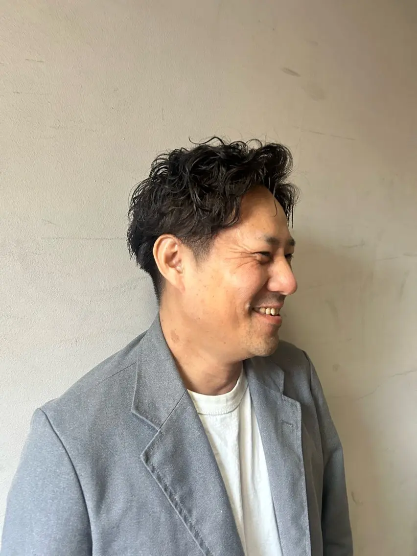 パーマ メンズ ナチュラル大人っぽい スタイル　MAORIのヘアスタイル