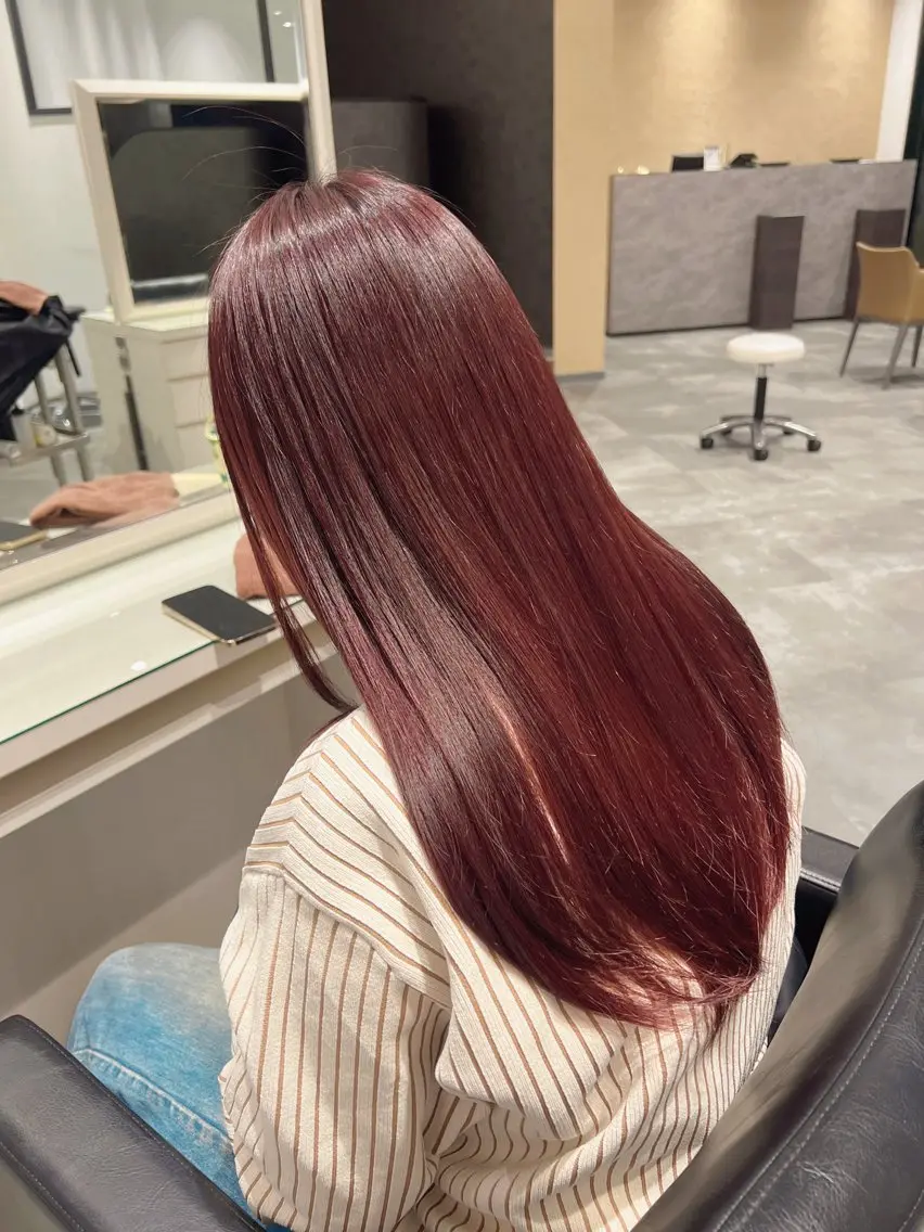 ロング カラー ブリーチ ボルドーカラー カット ヘアカラー たるみことり🌼新宿 レイヤー・パーマのヘアスタイル