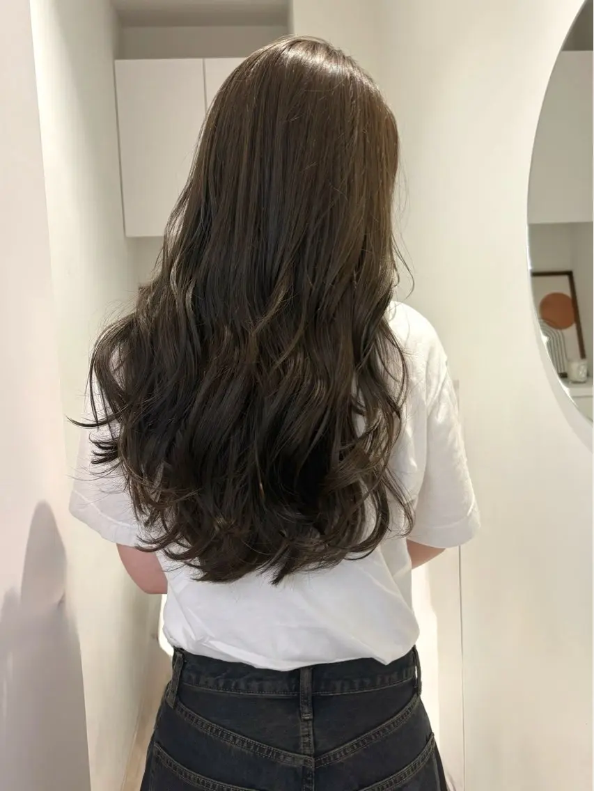 ロング カラー グレージュ オリーブグレージュ オリーブグレー カット ヘアカラー トリートメント 透明感カラー🫧 nanohaのヘアスタイル