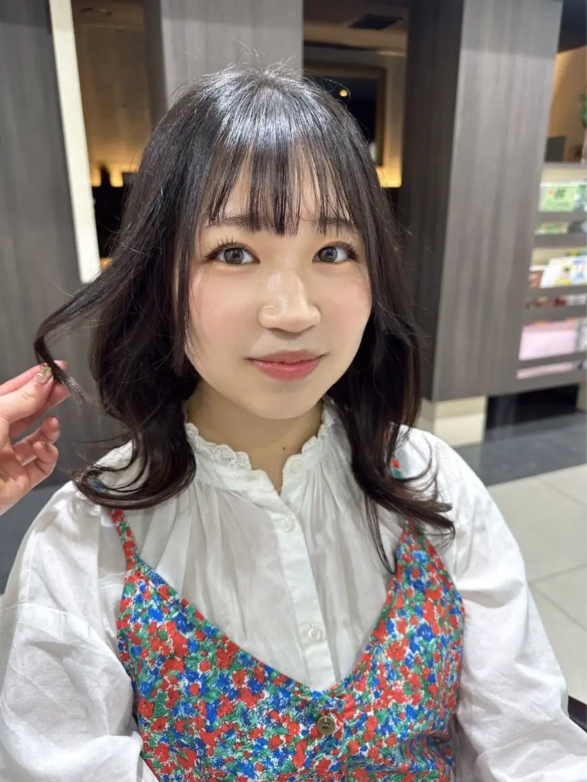ロング 韓国風ヘア カット ヘアカラー トリートメント 明日空きあり‼️ 艶々カラー🩷のヘアスタイル