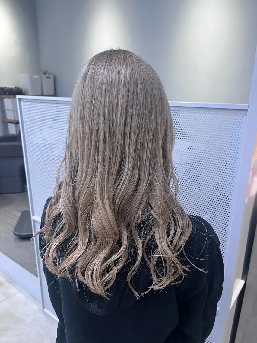 セミロング カラー ベージュカラー -みつま はるな-のヘアスタイル