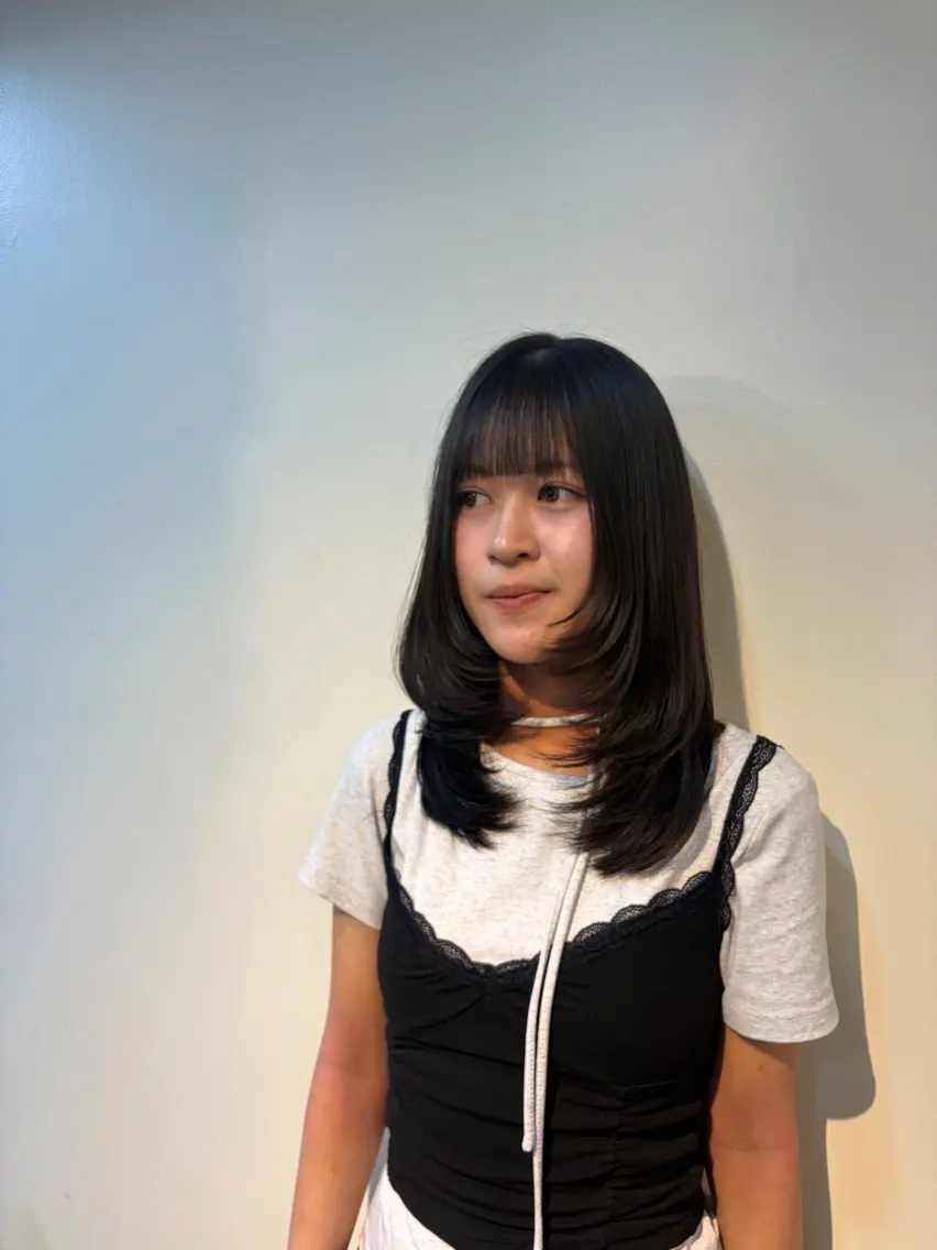 ミディアム 顔周りカット レイヤーカット カット 縮毛矯正/暖色系 /徳田真緒のヘアスタイル