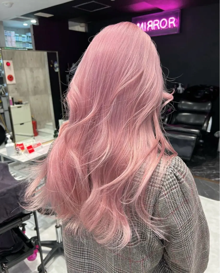 ミディアム カラー ヘアアレンジ ベージュカラー ブリーチ ブロンド ダブルカラー ピンクカラー ヘアカラー トリートメント 🌟🍒ハイトーン 韓国ヘア/ユウミのヘアスタイル