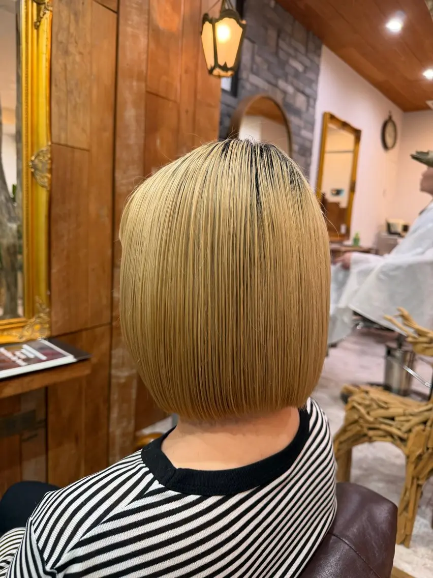 ミディアム ボブ カット 望月 芽依のヘアスタイル