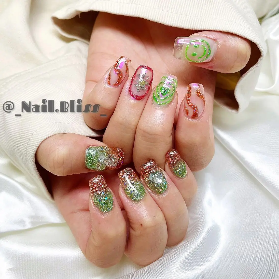 ネイル オーロラネイル ラメ(グリッター) ハンドネイル NAIL BLISSのネイルデザイン