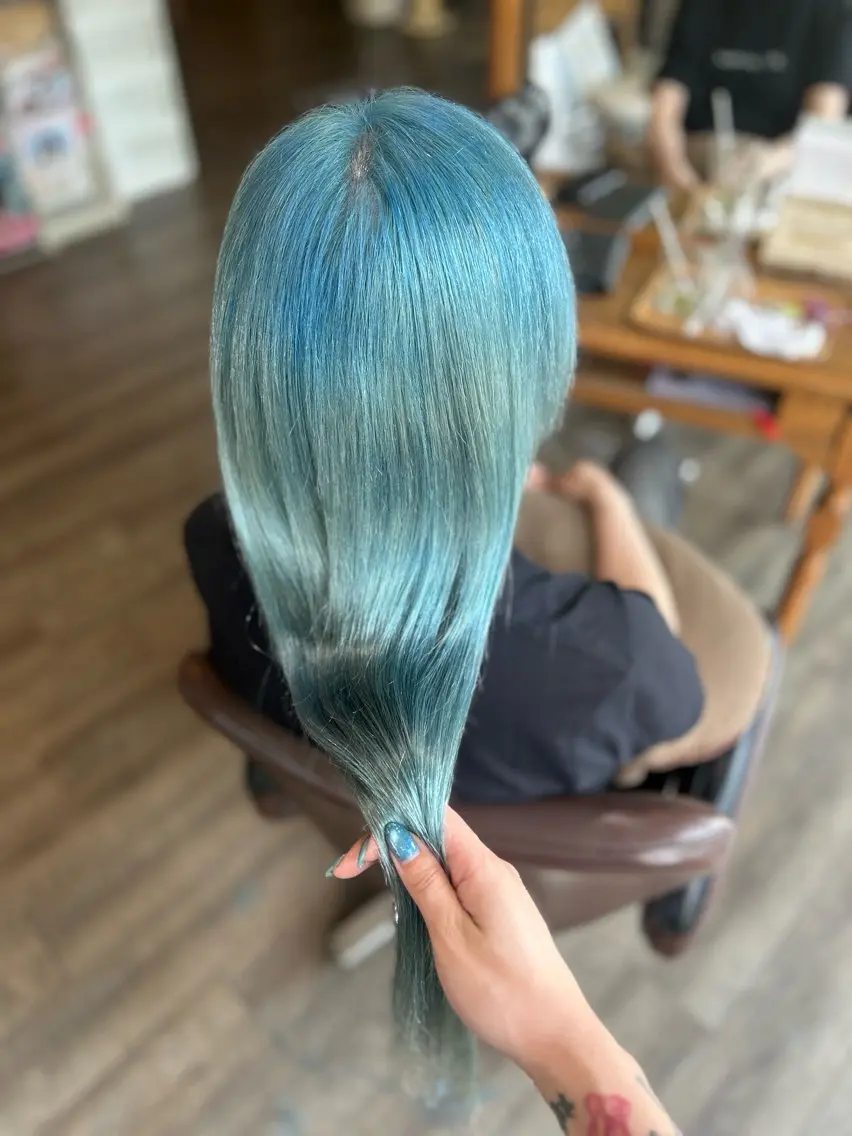 ロング カラー ブリーチ カット ヘアカラー 井上 花音のヘアスタイル