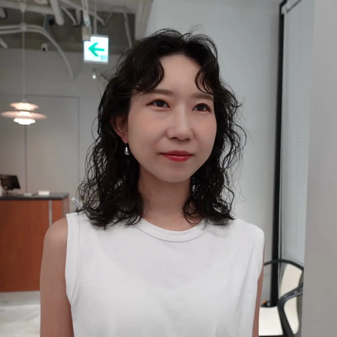 ミディアム カラー パーマ ヘアアレンジ ミディアムパーマ ブラウンカラー オリーブブラウン カット ヘアカラー パーマ 🌐サトウ リョウ🌐のその他イメージ