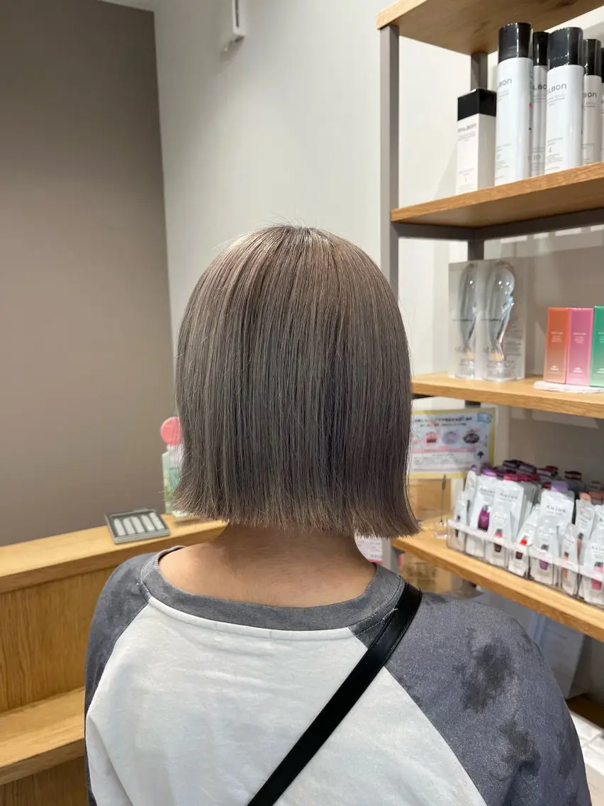 ショート カラー ブリーチ カット ヘアカラー トリートメント 葉田 綾乃のヘアスタイル
