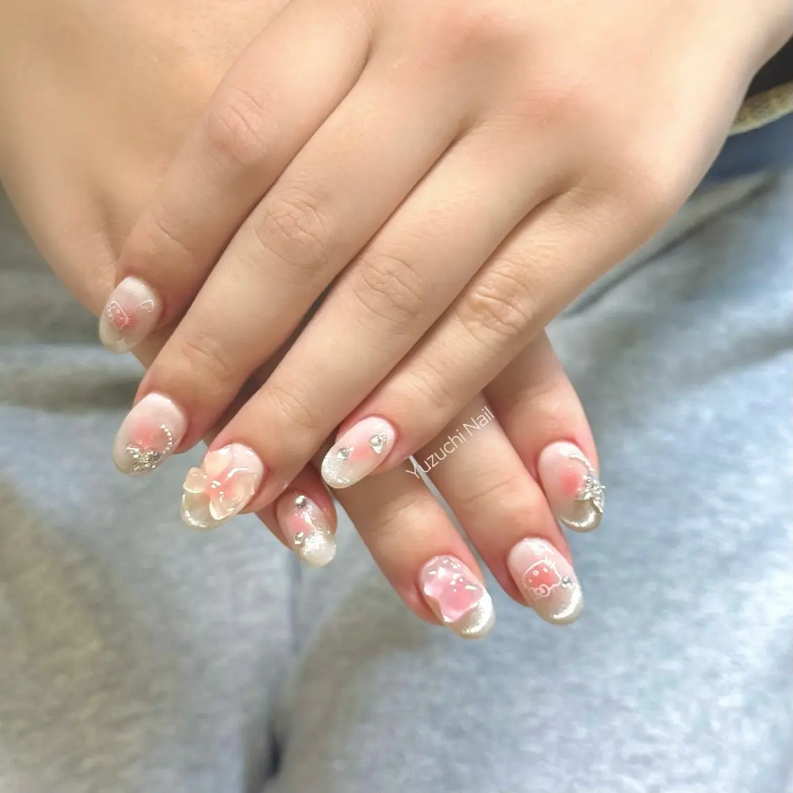 ネイル チークネイル ドット キラキラネイル 韓国ネイル レース ハンドネイル ハンドケア Yuzuchi Nailのネイルデザイン
