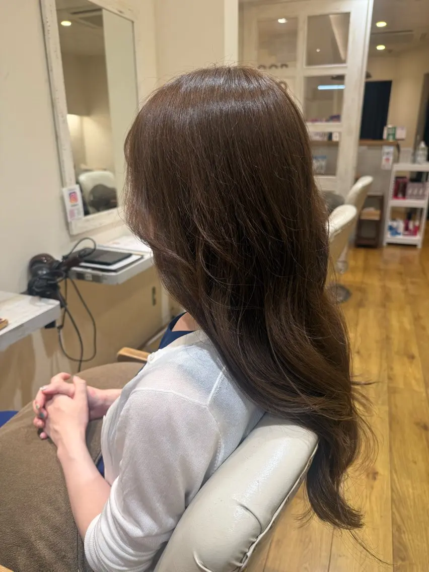 ロング カラー ロングレイヤー ベージュカラー 透明感カラー オリーブベージュ レイヤーカット 艶髪 /レイヤー /川崎/Sayaのヘアスタイル