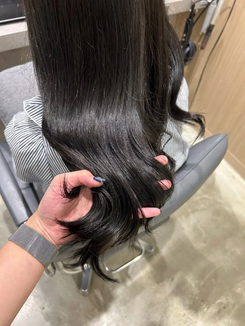 ロング カラー ブリーチ ラベンダーカラー ラベンダーグレー ブリーチなしカラー 新宿/ミルクティー/ カットモデル/のりかのヘアスタイル