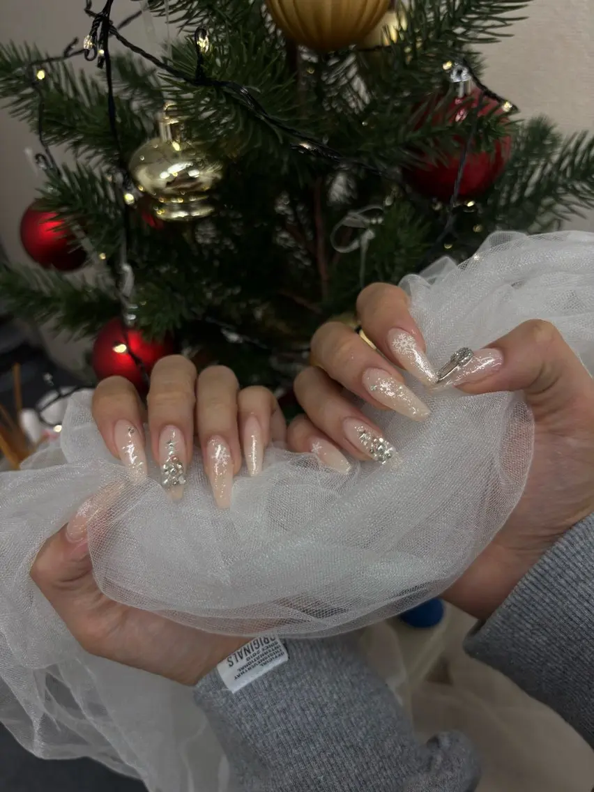 ネイル グラデーション キラキラネイル ワンカラーネイル 冬ネイル Jenn Nail Salonのネイルデザイン