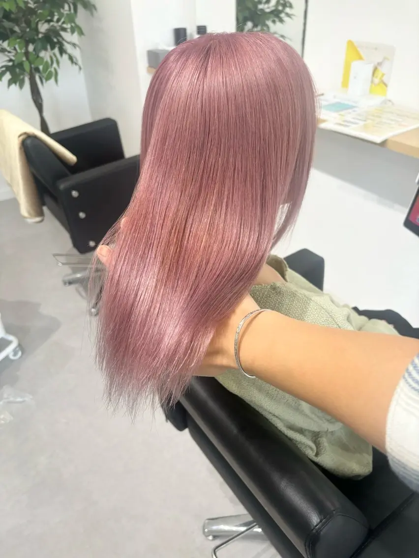 ロング ケアブリーチ 黒瀬有汰のヘアスタイル