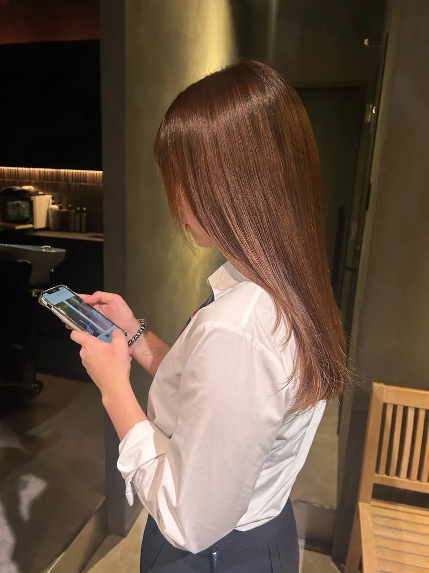 セミロング カット ヘアカラー 山本 夏樹のヘアスタイル