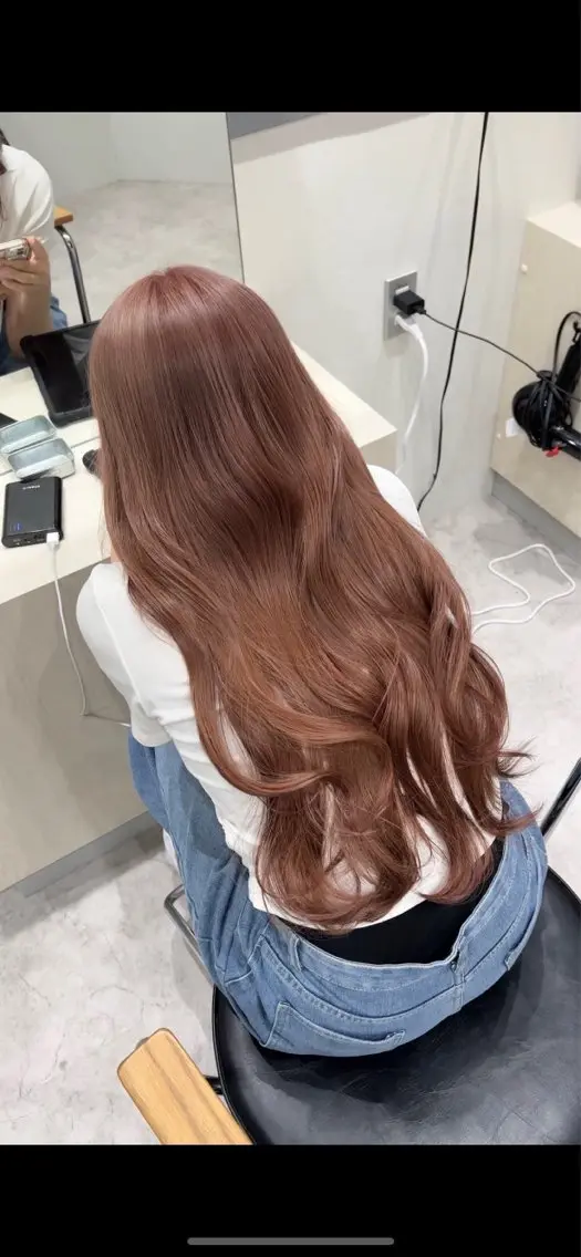 ロング カラー ベージュカラー ブリーチ ケアブリーチ デザインカラー ダブルカラー ヘアカラー アオリ/韓国風 ハイトーン/レイヤーのヘアスタイル