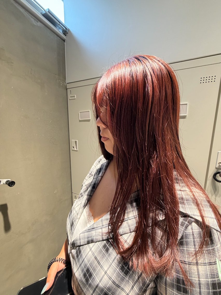 カラー ボルドーカラー MOANA Aiのヘアスタイル