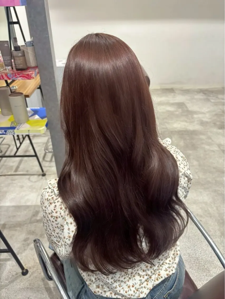 ロング カラー ブラウンカラー チョコレートブラウン ピンクカラー ヘアカラー トリートメント 紅都🫧赤みなし 透明感水光カラーのヘアスタイル