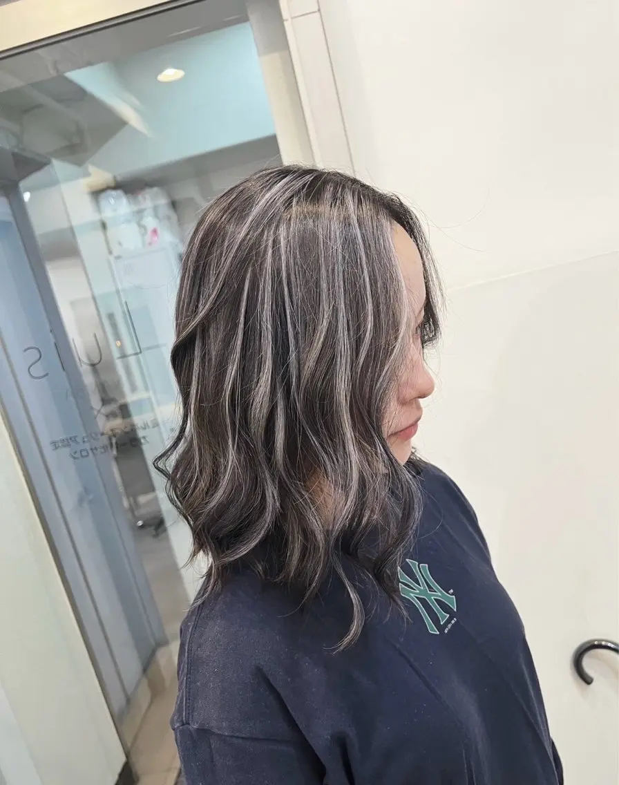 ミディアム カラー ダークグレー ダークグレージュ グレージュ ハイライトカラー ハイライト 指名数No.1 /NAOYAのヘアスタイル