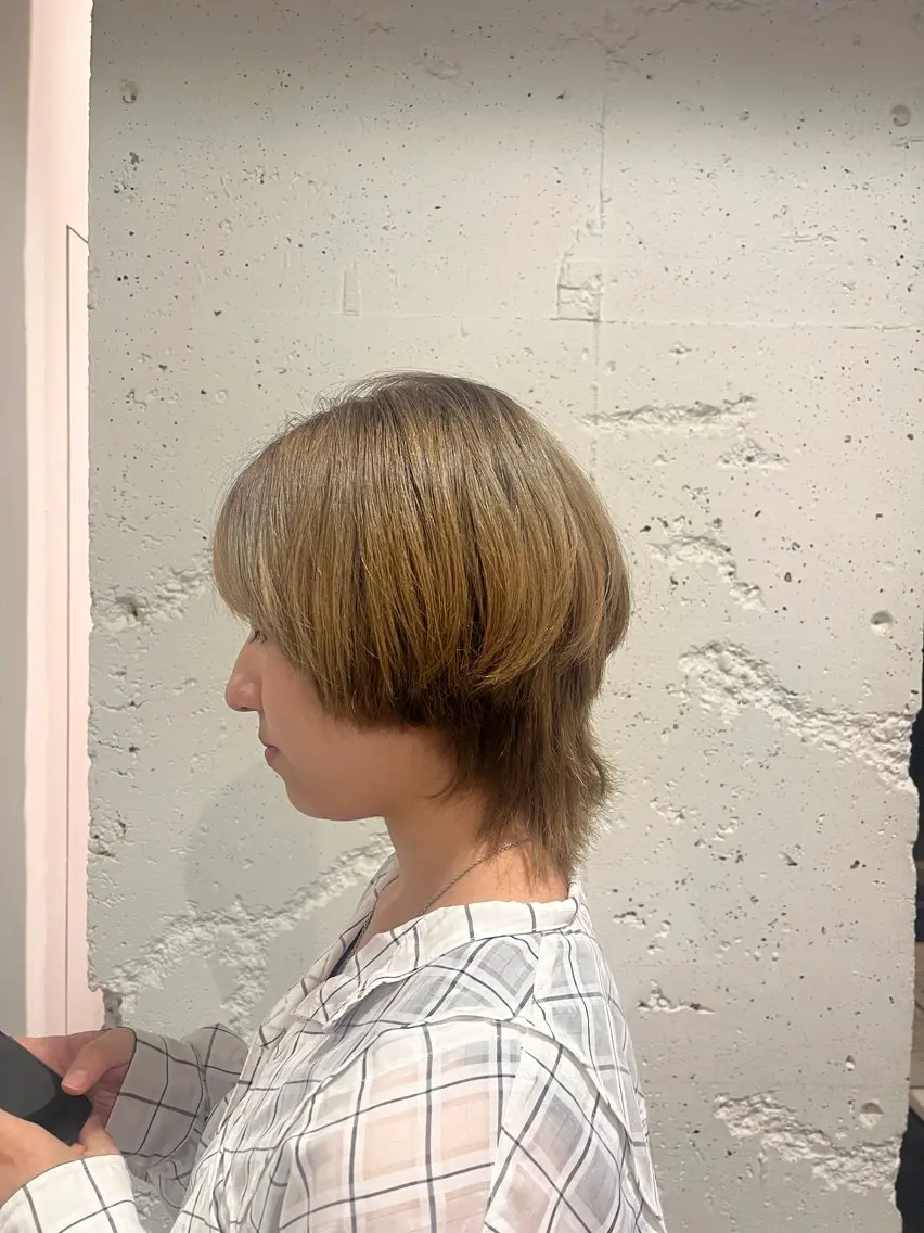 ショート カラー ベージュカラー レイヤーカット ウルフカット 中居 蒼士のヘアスタイル