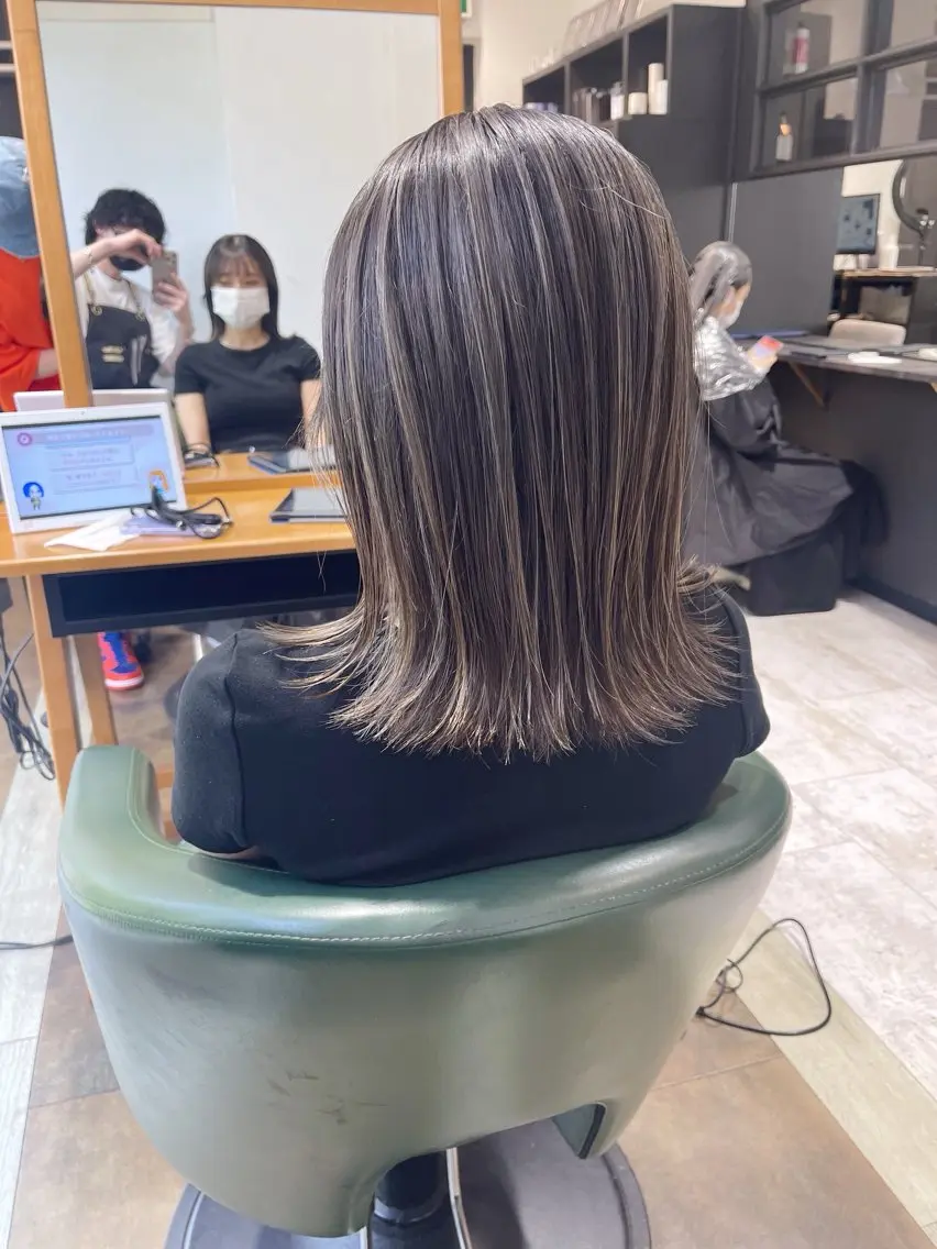 ミディアム カラー ハイライトカラー ハイライト カット ヘアカラー トリートメント AiM 大名　似合わせカットのヘアスタイル