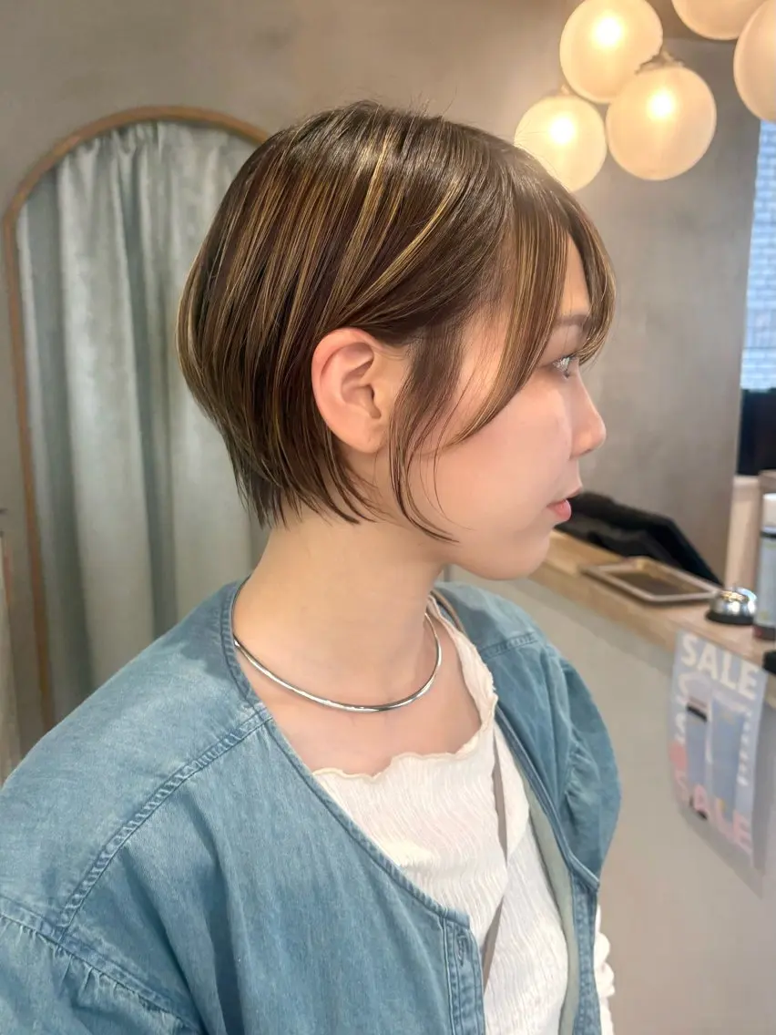 ショート カット ヘアカラー トリートメント オリーブベージュ/ボ ブショートたまき🧡のヘアスタイル