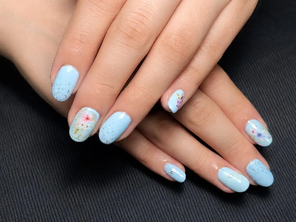 ネイル ブルー フラワーネイル キラキラネイル 韓国ネイル ラメ(グリッター) ハンドネイル 高山ルコ(NAIL) 店長のネイルデザイン