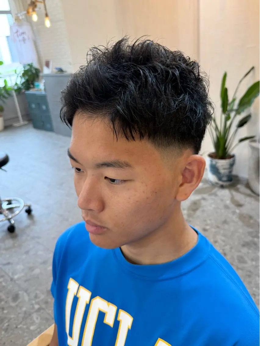 ショート メンズ アップバング くせ毛 ショートヘア 溝口 槙里也のヘアスタイル