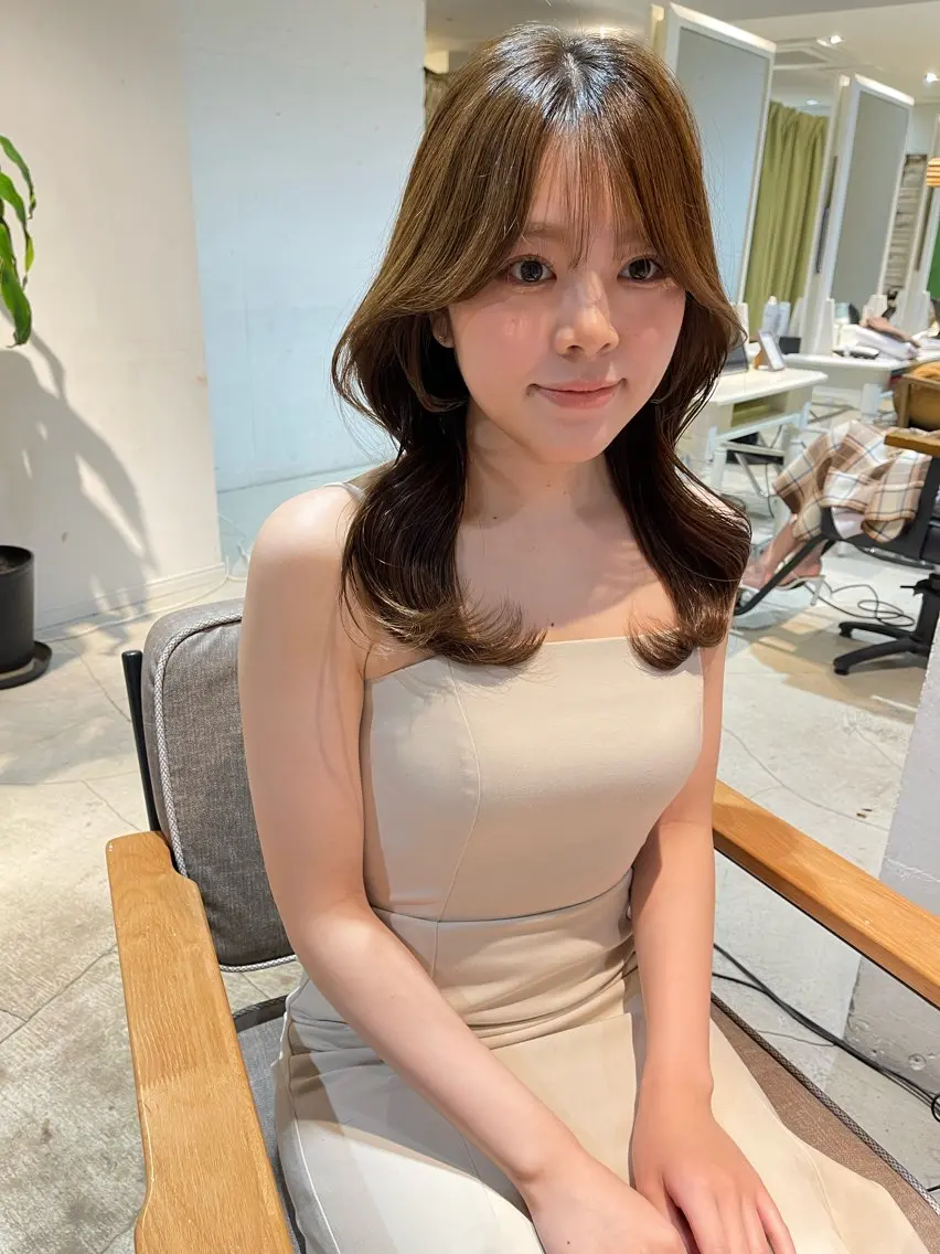 セミロング レイヤーカット 小山 悠のヘアスタイル