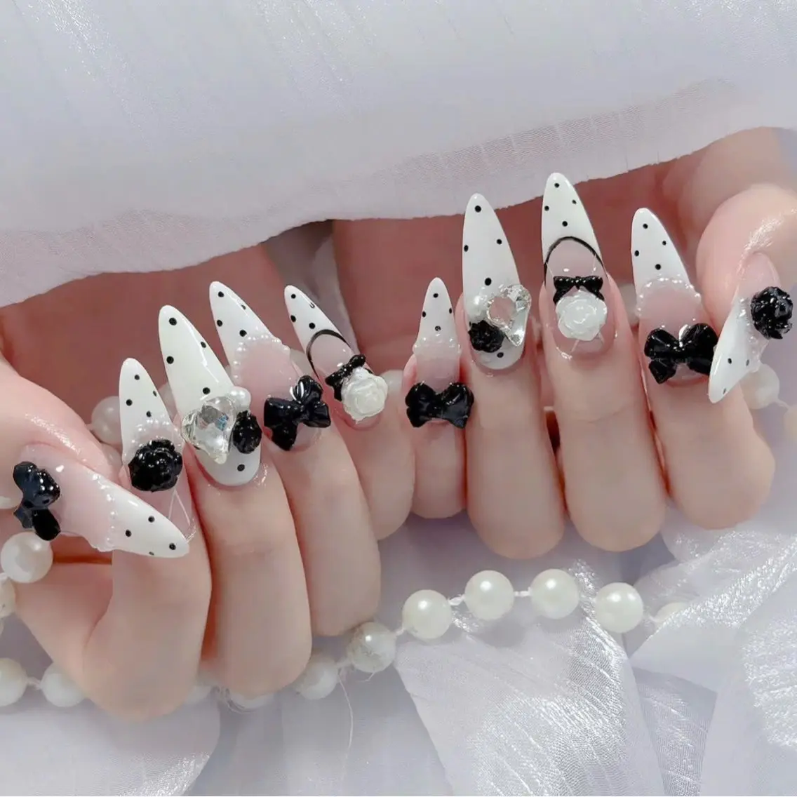 ネイル ハンドネイル moon nailsのネイルデザイン