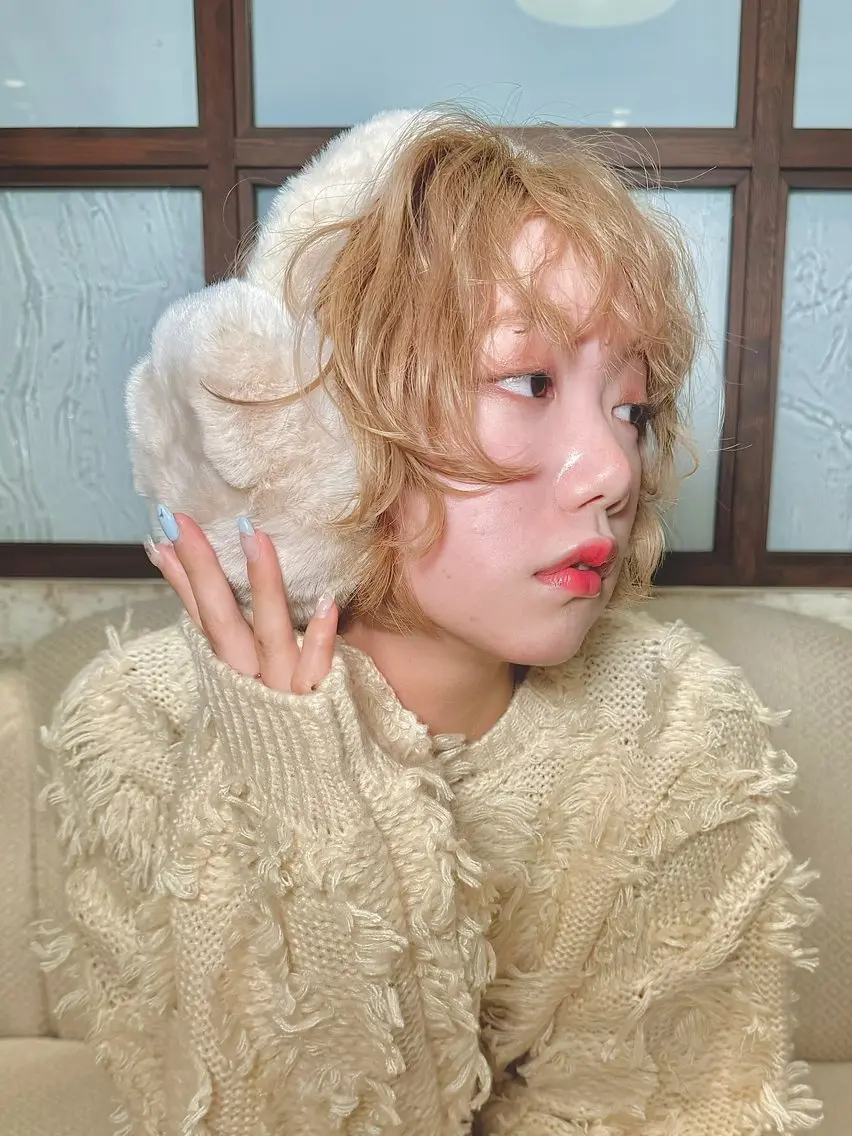 ショート カラー ハッシュカット/ ブリーチ/アスナのヘアスタイル