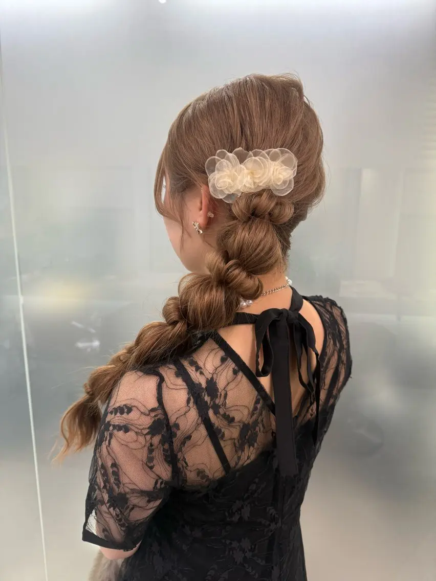 ヘアアレンジ 成人式 ハーフアップ 結婚式・ブライダル 卒業式のヘアスタイル ヘアセット もも/透明感/ 暖色カラー/韓国ヘアのヘアスタイル