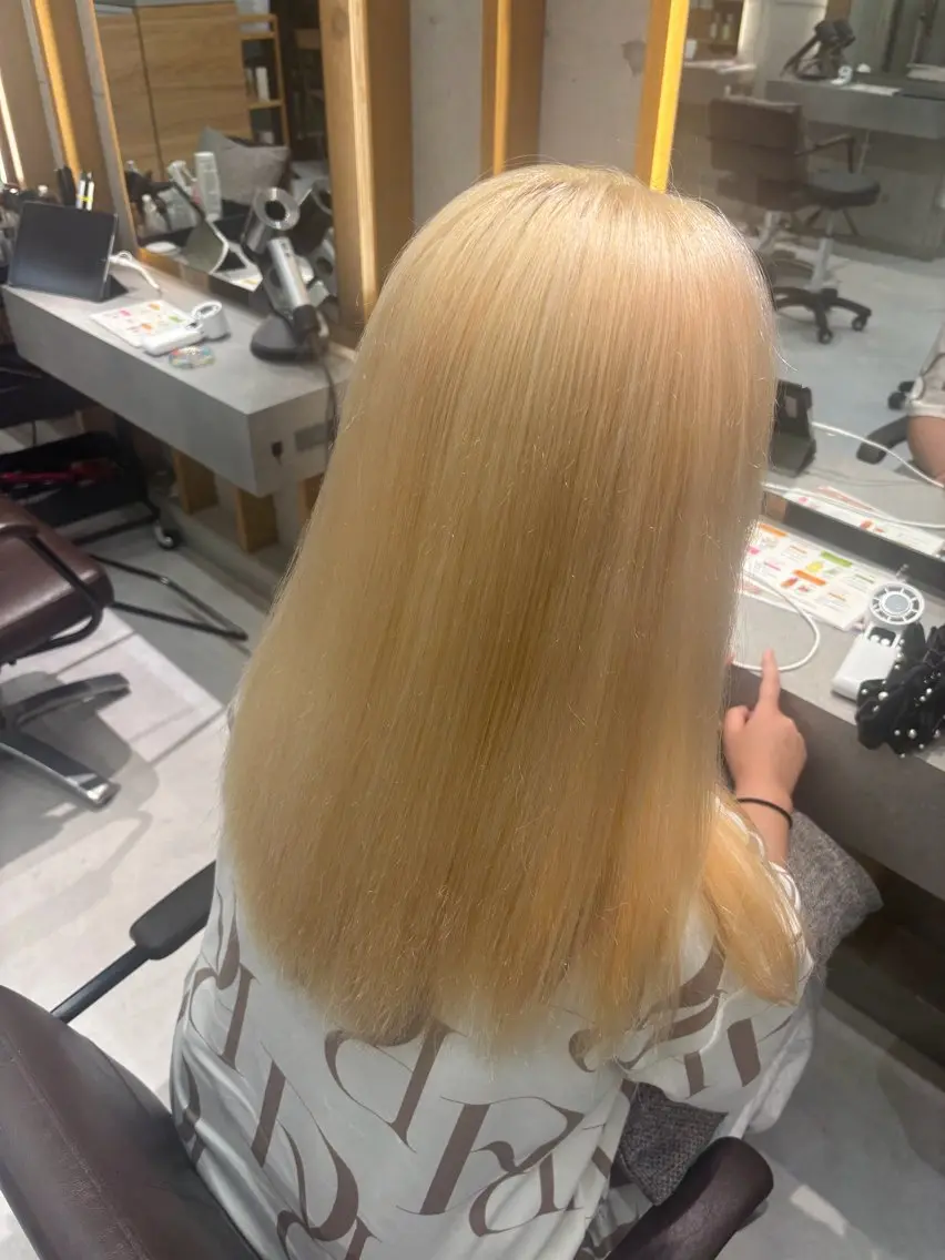 ロング カラー ブリーチ ヘアカラー 飯田 優恵のヘアスタイル