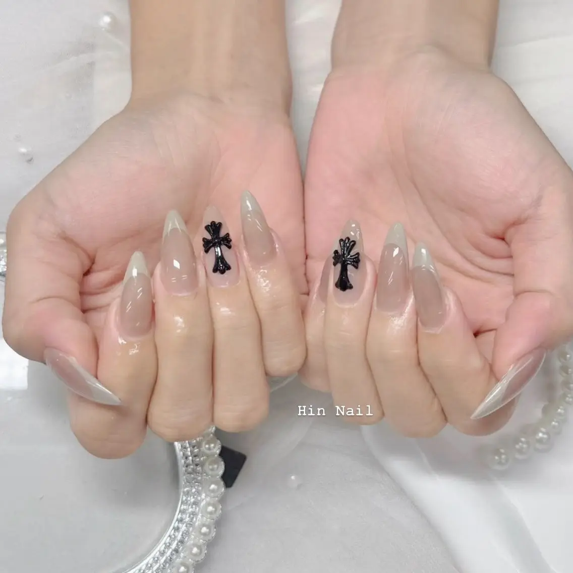 ネイル アニマル柄 ボルドー ブラウン チークネイル ドット ハンドネイル HIN NAILのネイルデザイン