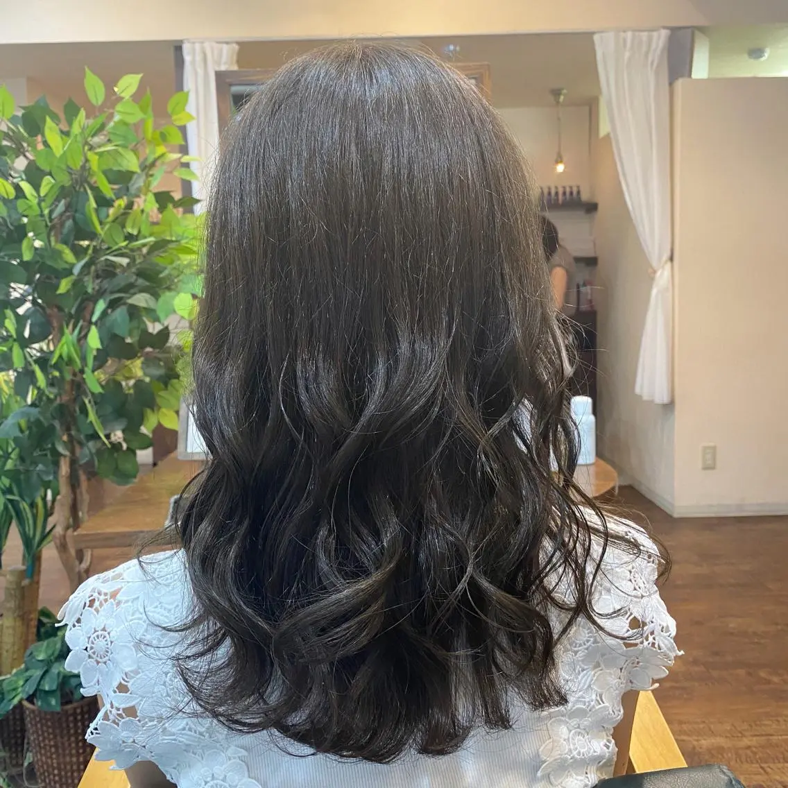 セミロング カラー 藤岡 由起のヘアスタイル