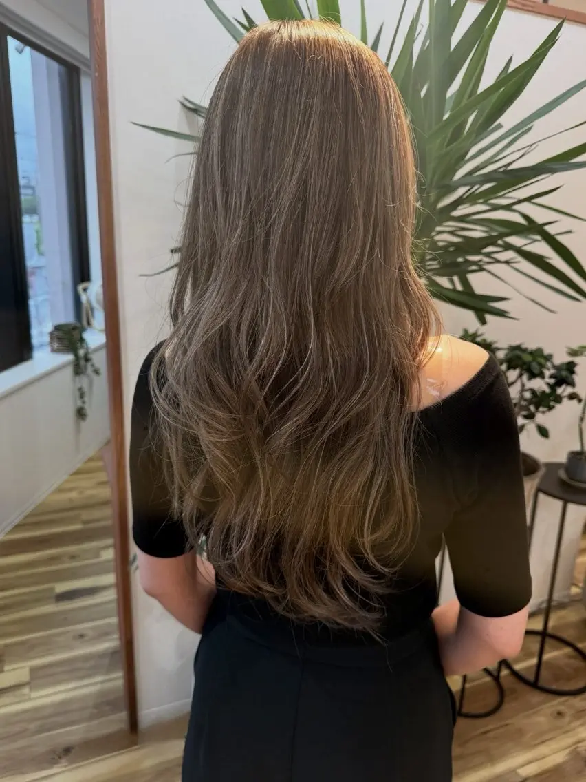 ロング カラー ベージュカラー ハイライトカラー ハイライト カット ヘアカラー トリートメント 田室 和幸のヘアスタイル