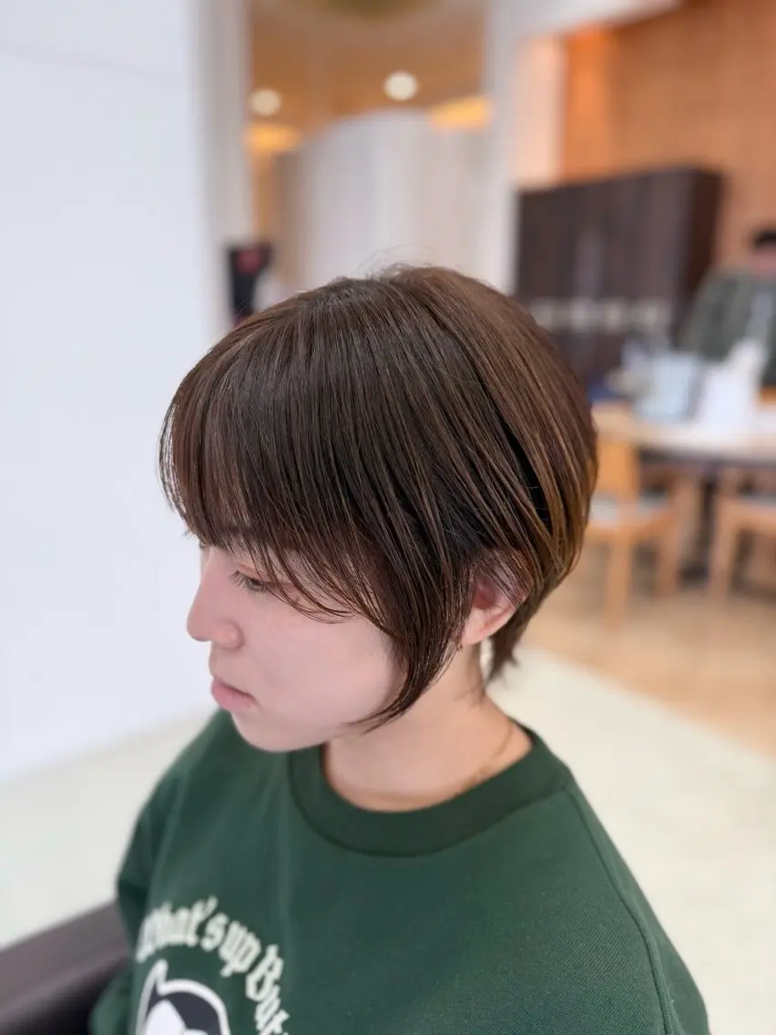 ショート カット ヘアカラー 新井優馬｜縮毛矯正/ 地毛風ストレートのヘアスタイル