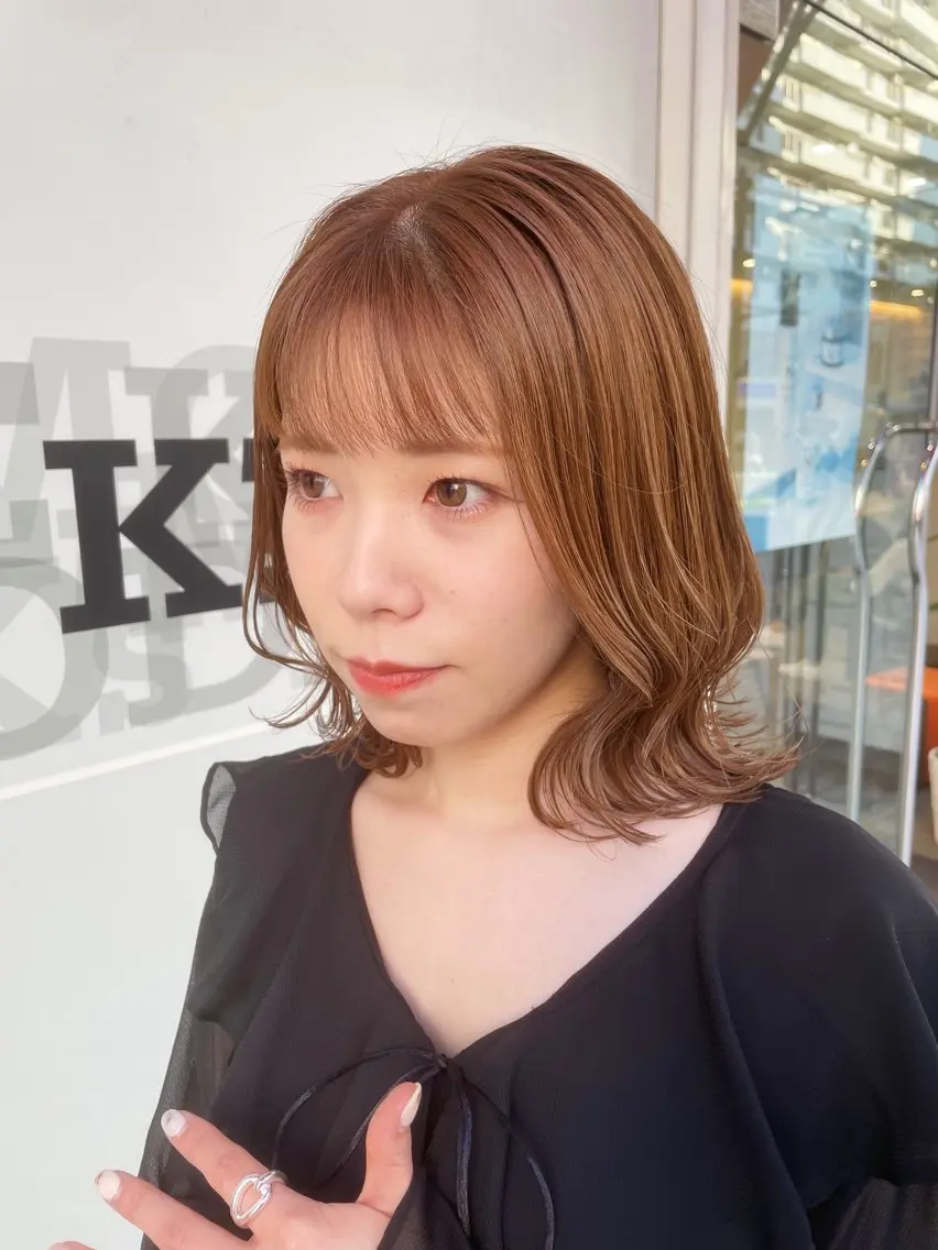 ミディアム カラー ベージュカラー ブリーチ ブリーチなしカラー カット ヘアカラー トリートメント Amour なぐらのヘアスタイル