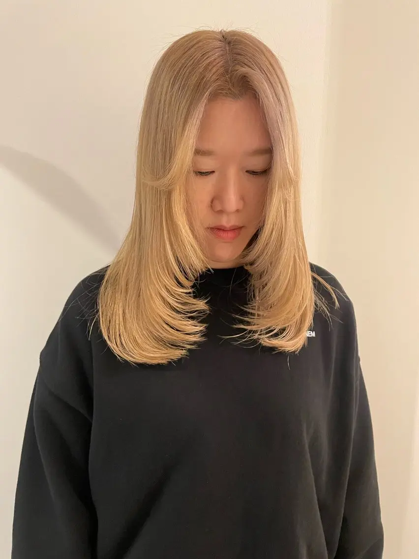 セミロング カラー レイヤーカット カット ヘアカラー トリートメント 渋谷 留菜のヘアスタイル