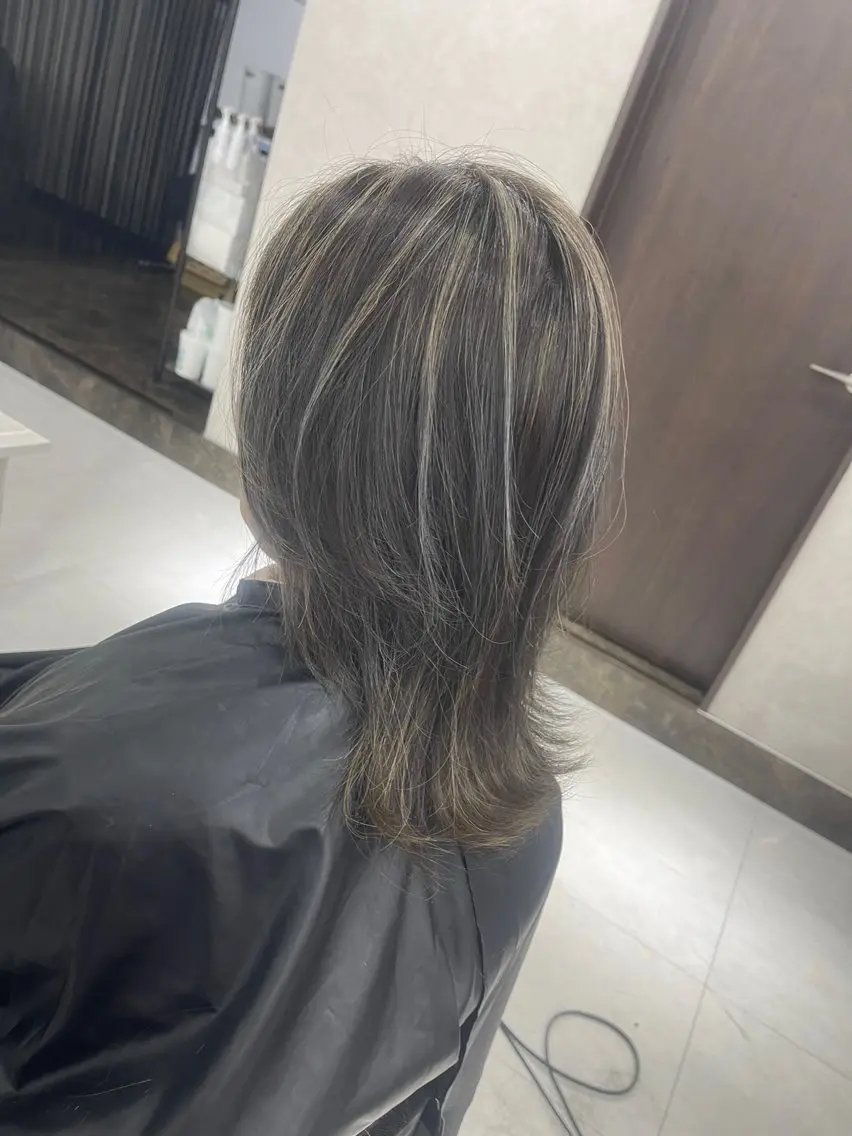 セミロング カラー カット ヘアカラー トリートメント 穐山 翔【店長】 髪質改善/ハイライトのヘアスタイル
