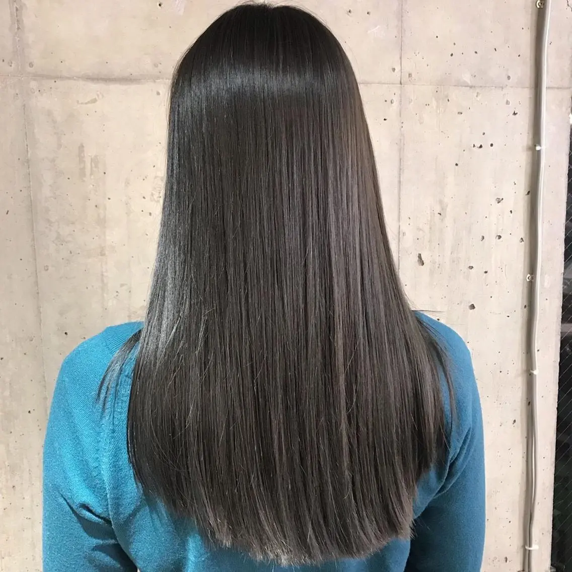 ロング アッシュ 外国人風カラー ハイライト カット 縮毛矯正 トリートメント Toiro 中目黒のヘアスタイル